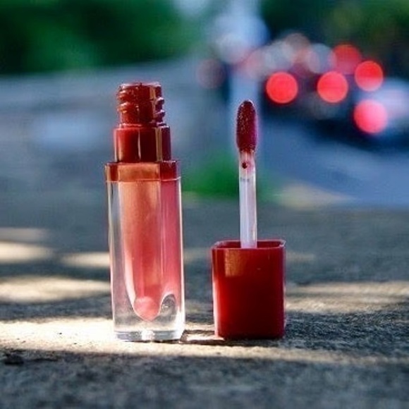 Essence "Make A Statement" lip gloss - Picture 8 of 9